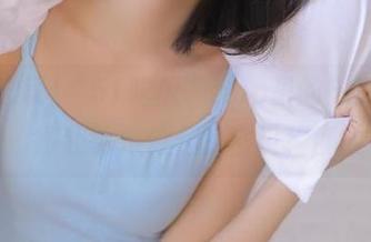 “51吃瓜”app里的影评，看得我嘴角勾起的密切程度