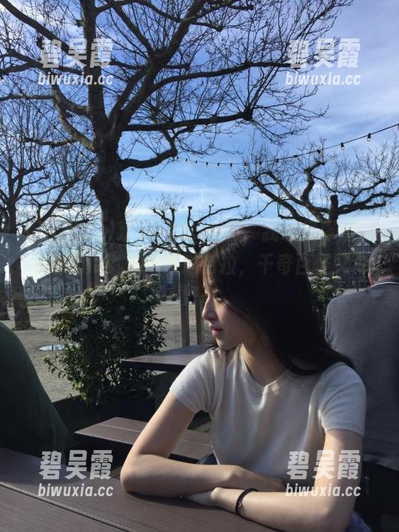 观看718.sx时，我心里琢磨，网络的瓜就像一道道色拉，千奇百怪又令人好奇。