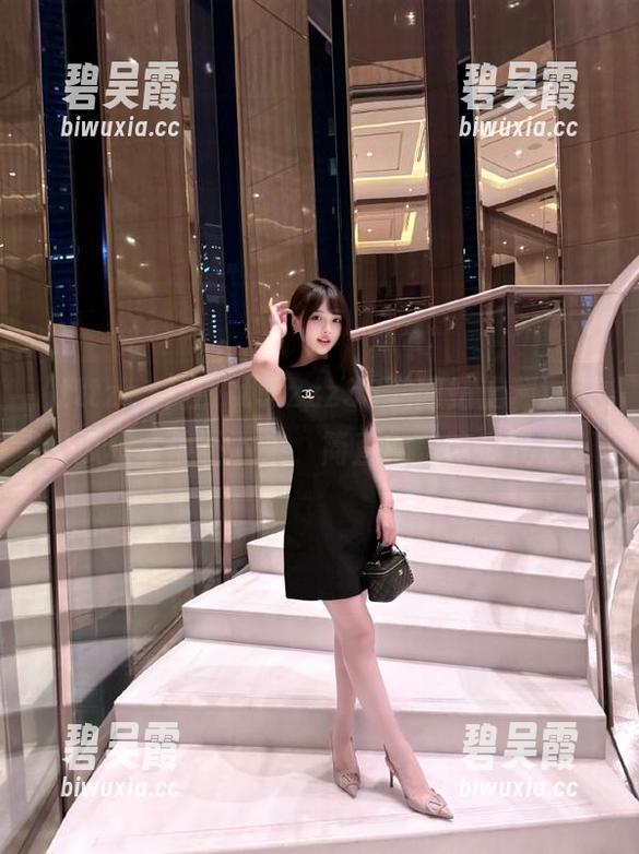 在“tttzzz38”网站上翻滚，看瓜根本停不下来，简直就是吃瓜狂欢。