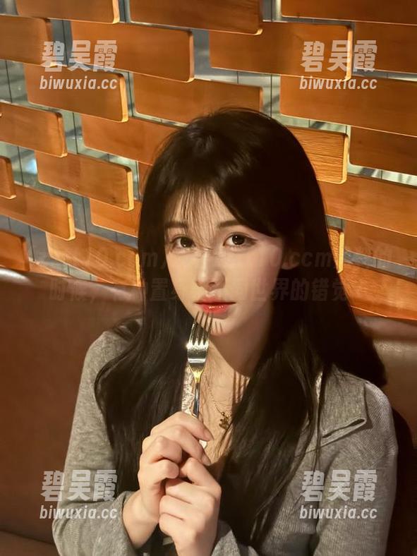 观看zztt10.ccm黑料的时候，有种置身于不同世界的错觉…