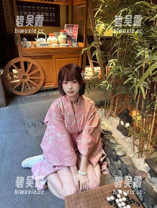 进入冲哥精选，我发现原来wallpaper还有这种“入口”玩法！我被吸引到了另一个次元？