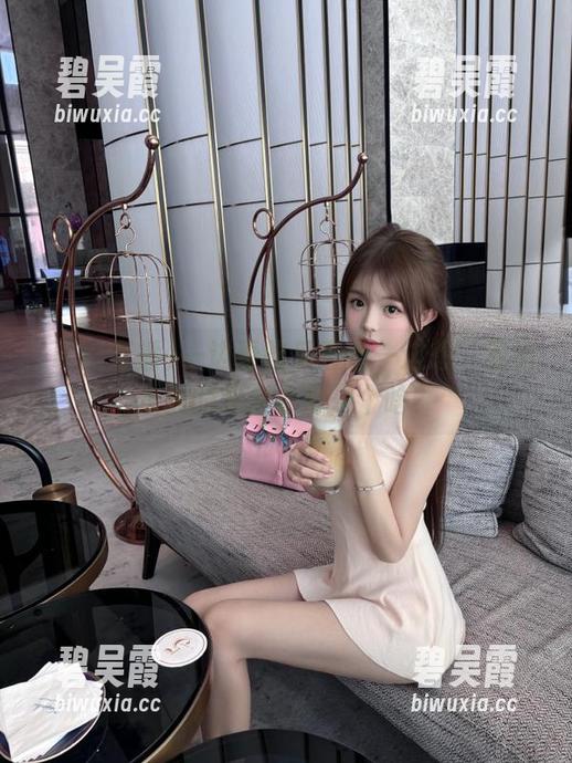 吃瓜直播 一边看吃瓜直播一边想:我这永久的观众身份是个啥?