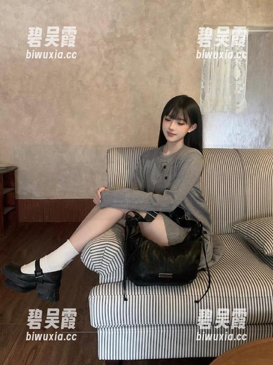 网曝吃瓜 网曝吃瓜入口,对面有个小帅哥,正在跟网友讨论深夜食堂,眼神闪烁得让人侧目。