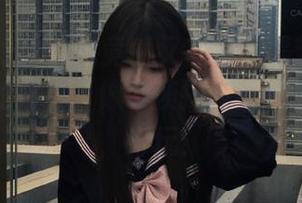 我竟然又在观察黑料不打烊下载中的细节，像个侦探在找线索，哈哈，好玩！