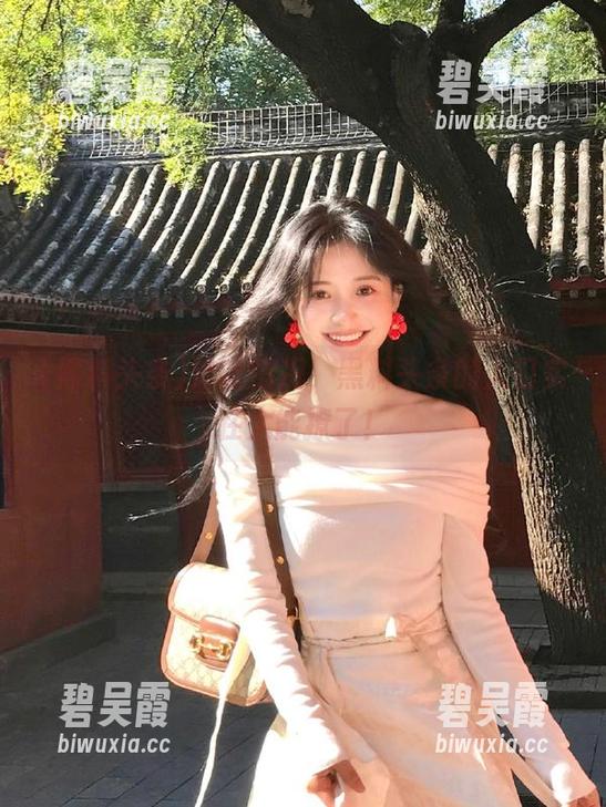 这啥情况，黑料头条的入口实在太能撩了！