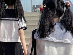 黑料社苹果版：在线抢瓜的正确姿势，学会了就能投喂自己的精彩！