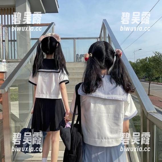 黑料社 黑料社苹果版:在线抢瓜的正确姿势,学会了就能投喂自己的精彩!