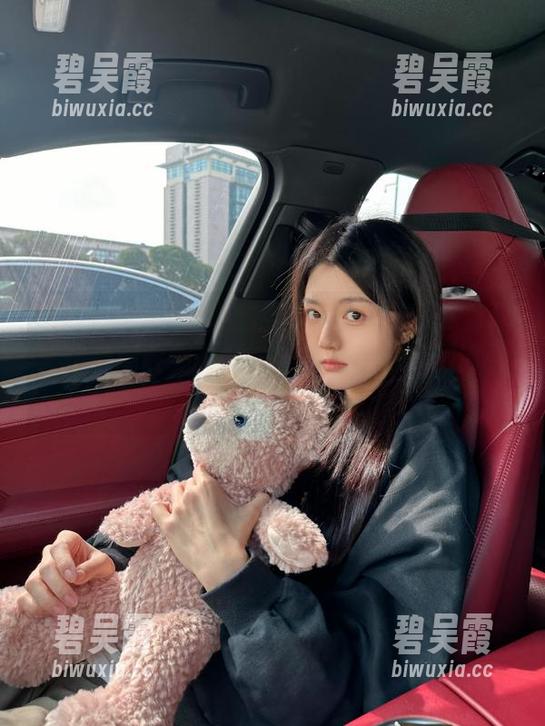 黑料社区官网入口在线等着你，仿佛刚收到一封来自平行宇宙的邀请函！
